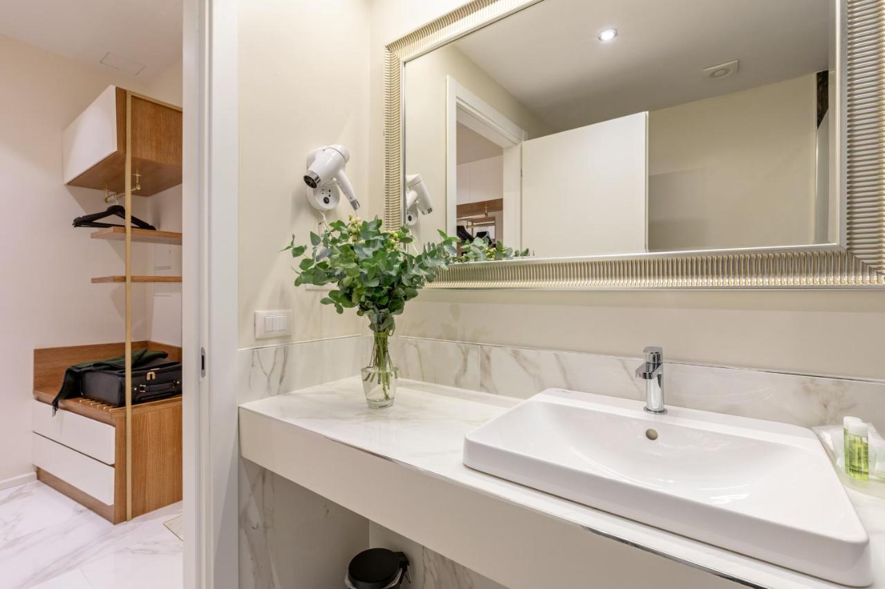 Cavour Suites Guest House Рим Екстер'єр фото