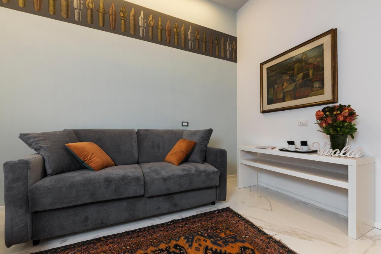 Cavour Suites Guest House Рим Екстер'єр фото