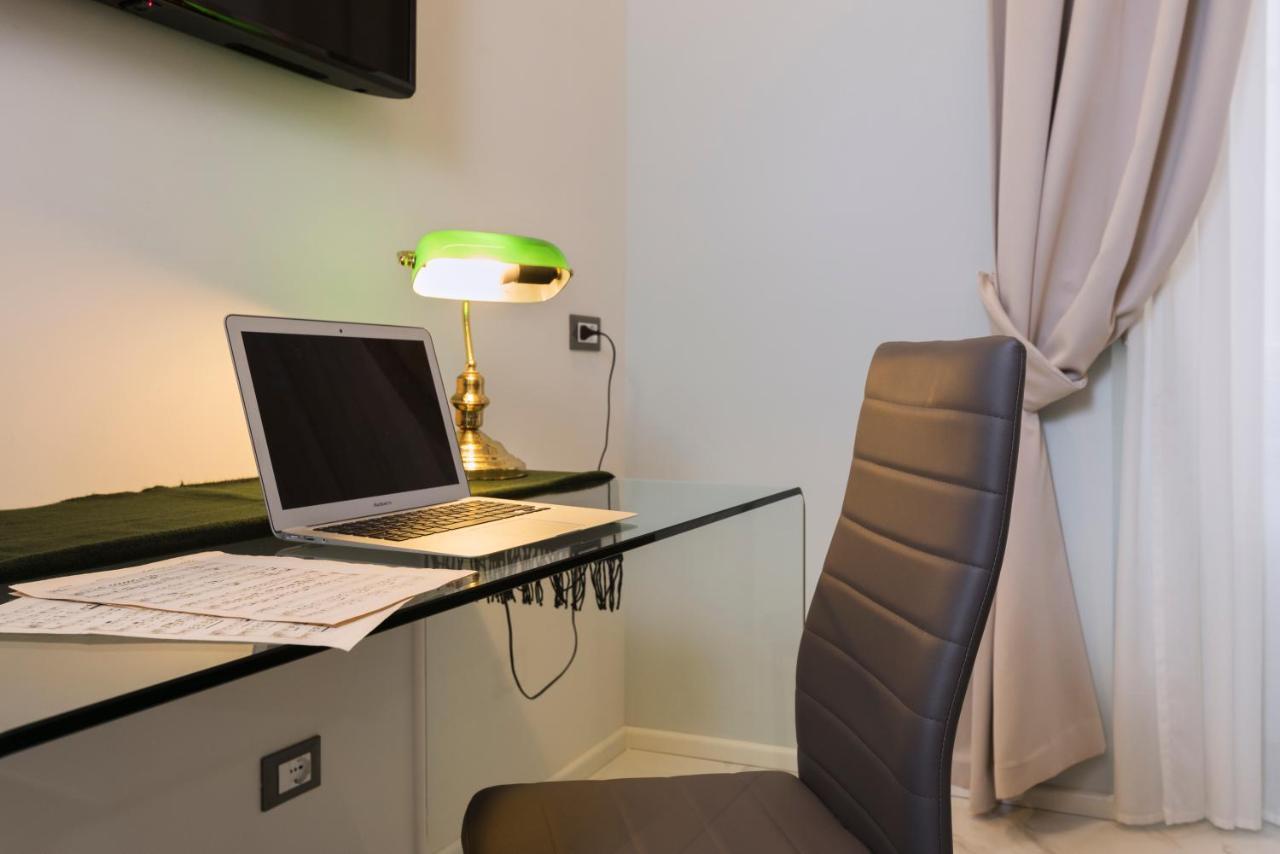 Cavour Suites Guest House Рим Екстер'єр фото