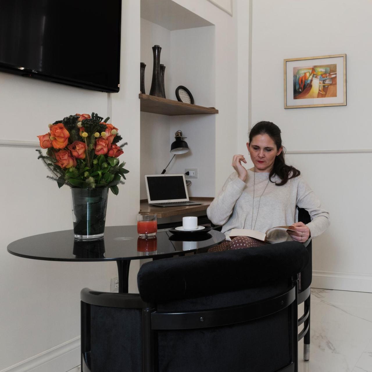 Cavour Suites Guest House Рим Екстер'єр фото