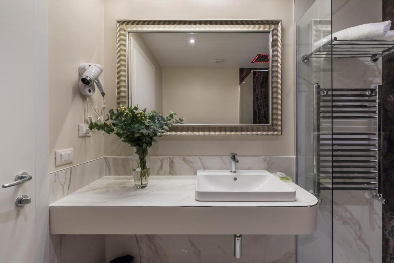 Cavour Suites Guest House Рим Екстер'єр фото