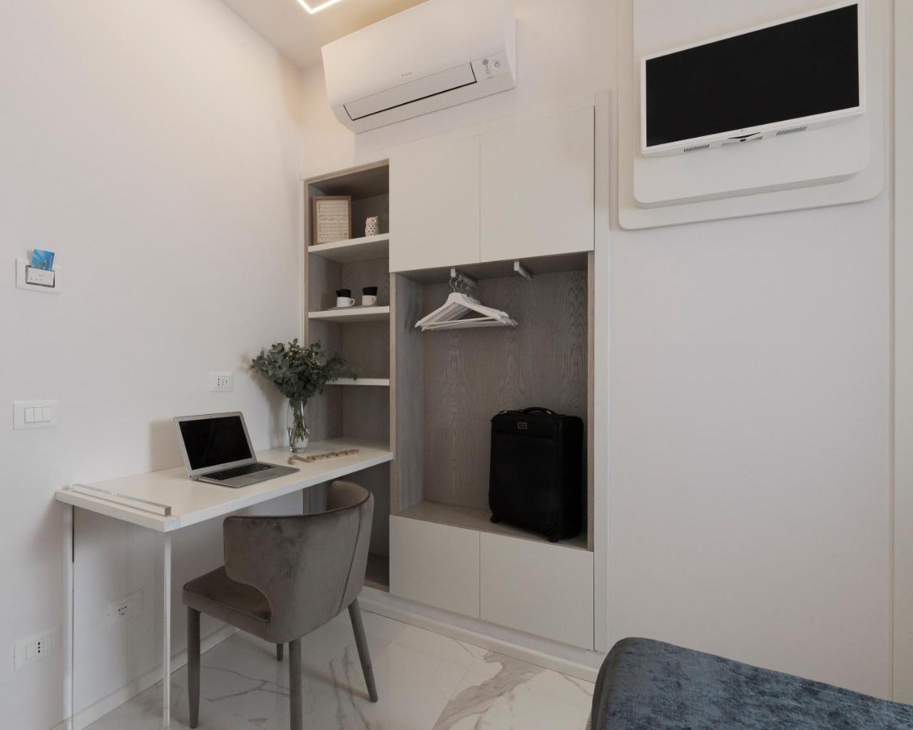 Cavour Suites Guest House Рим Екстер'єр фото